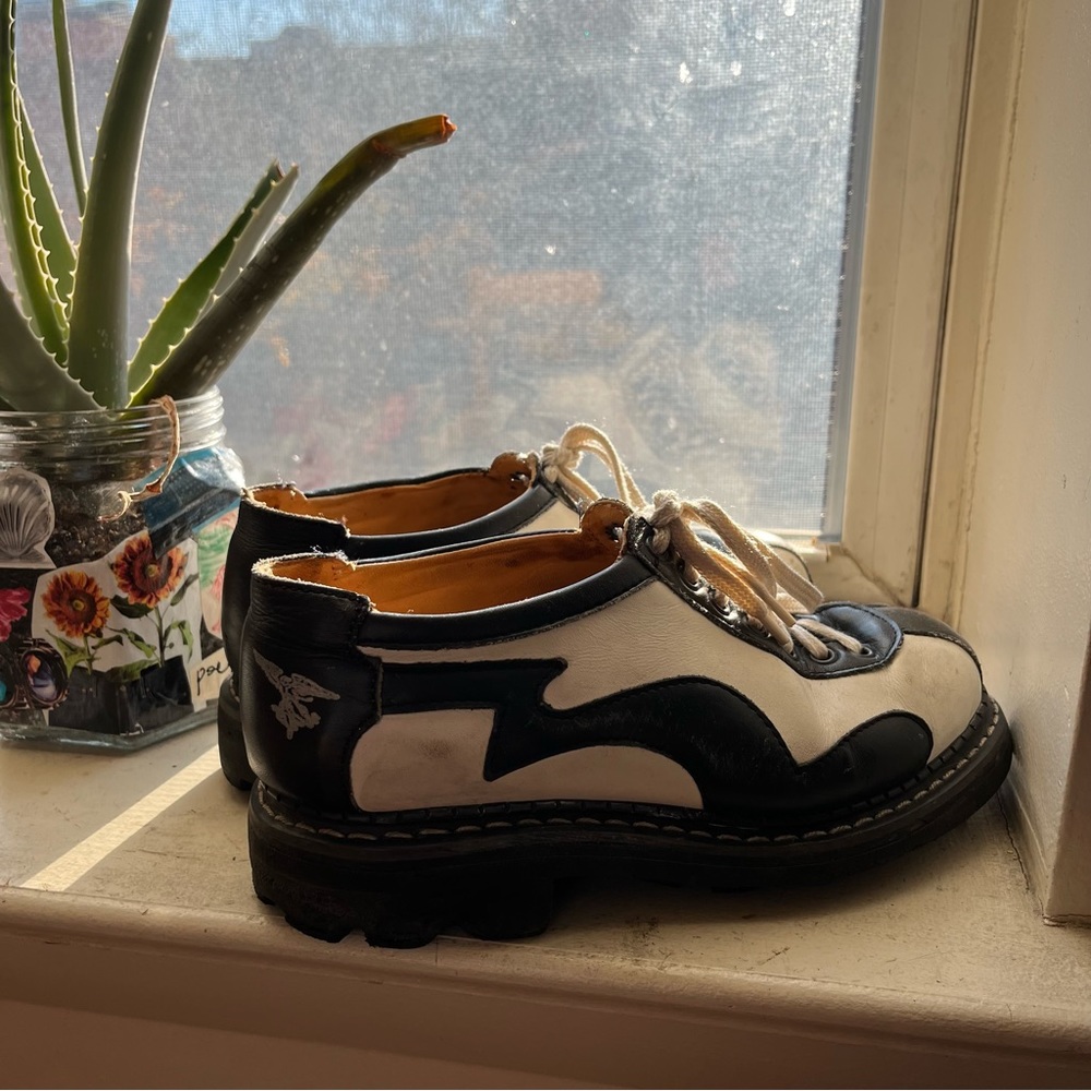John Fluevog Black & White Bowler Shoe I
Women's UK 5